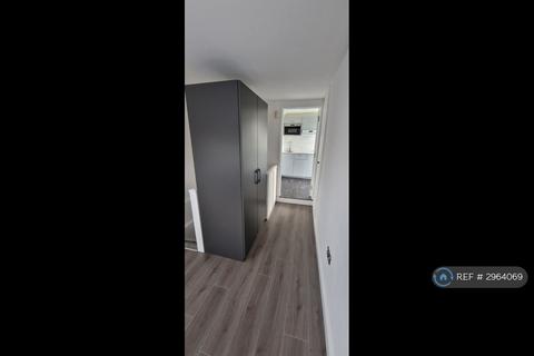 Studio to rent, Bittacy Rise, London, NW7
