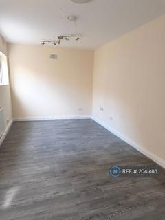 Studio to rent, Brixton Road, London, SW9