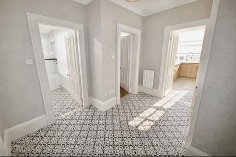 2 bedroom flat to rent, Whitehall Crescent, Dundee,