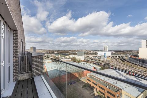 3 bedroom apartment to rent, Camley Street London N1C