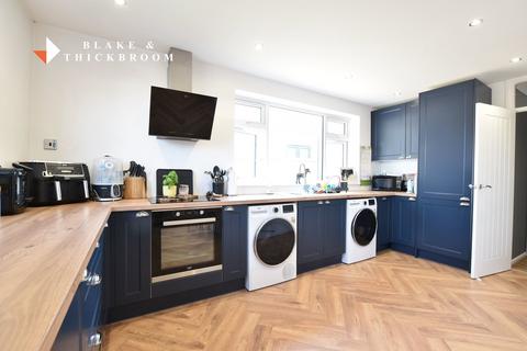 2 bedroom detached bungalow for sale, Fleetwood Avenue, Holland on Sea CO15 5SE