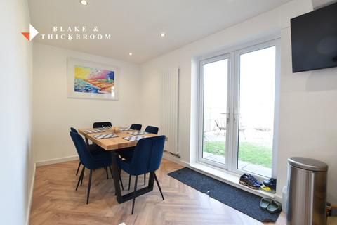 2 bedroom detached bungalow for sale, Fleetwood Avenue, Holland on Sea CO15 5SE