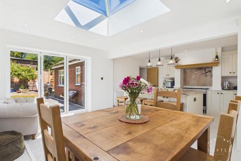 2 bedroom detached bungalow for sale, De La Bere Crescent, Burbage,