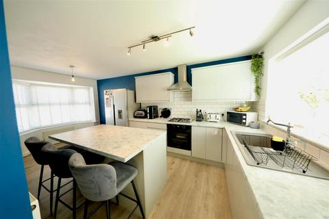 3 bedroom detached house for sale, Shinewater Park, Kingswood, Hull