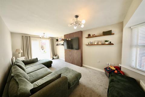 3 bedroom detached house for sale, Shinewater Park, Kingswood, Hull