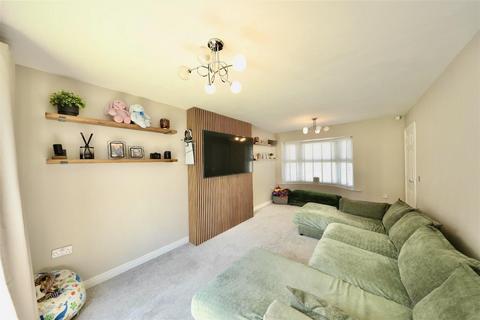 3 bedroom detached house for sale, Shinewater Park, Kingswood, Hull