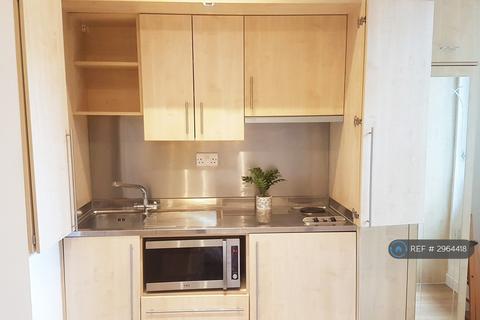 Studio to rent, Rufford Street, London, N1