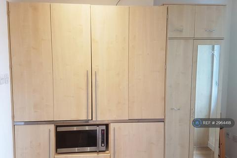 Studio to rent, Rufford Street, London, N1