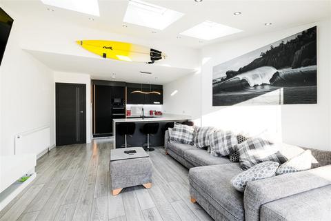 2 bedroom ground floor flat for sale, Endlebury Road, North Chingford,