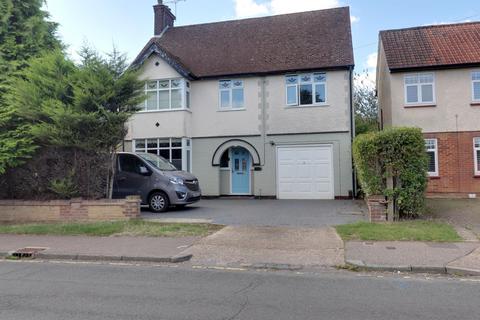 4 bedroom detached house to rent, Fairview Road, Stevenage SG1