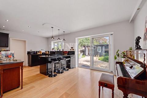5 bedroom semi-detached house for sale, The Vale, Golders Green, London, NW11