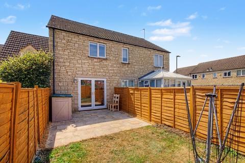 2 bedroom terraced house to rent, Avocet Way, Bicester