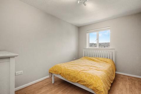 2 bedroom terraced house to rent, Avocet Way, Bicester