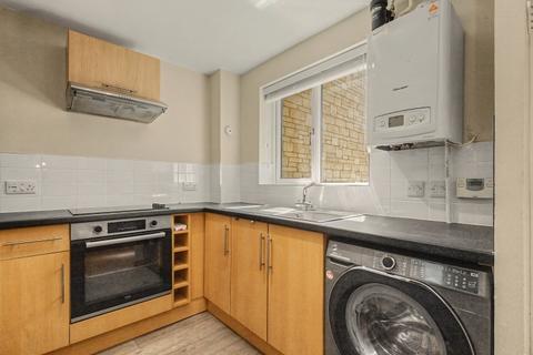 2 bedroom terraced house to rent, Avocet Way, Bicester