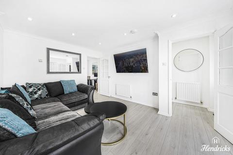 3 bedroom terraced house for sale, Ruthven Close, Wickford, SS12 9