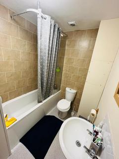 4 bedroom house share to rent, 61B Ebrington Street
