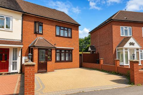3 bedroom house to rent, Lukin Crescent, Chingford, London