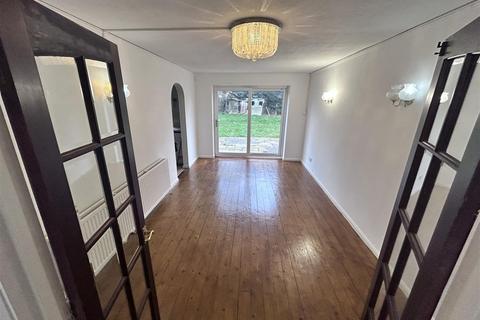 3 bedroom house to rent, Lukin Crescent, Chingford, London