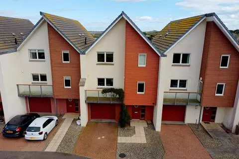4 bedroom terraced house for sale