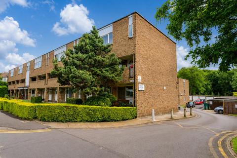 2 bedroom flat to rent, Ingrebourne Court, 45 Chingford Avenue, London