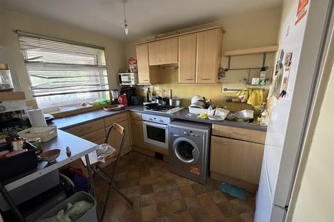 2 bedroom flat to rent, Ingrebourne Court, 45 Chingford Avenue, London