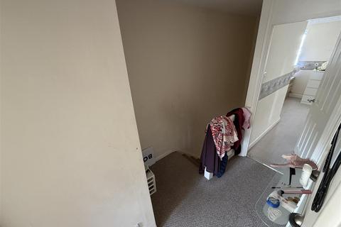 2 bedroom flat to rent, Ingrebourne Court, 45 Chingford Avenue, London