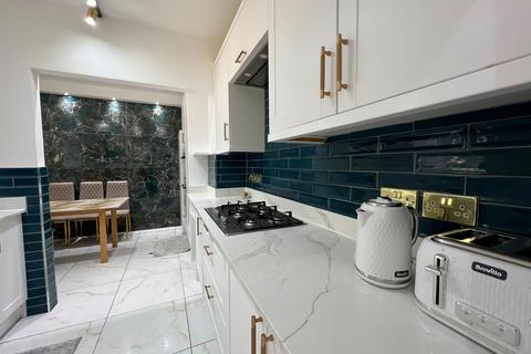 4 bedroom flat to rent, Chalton Street, London NW1