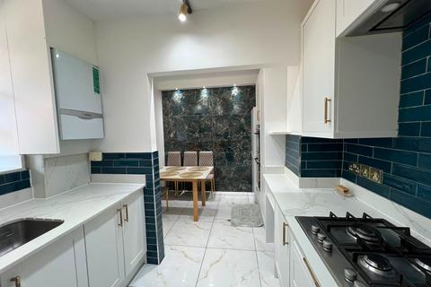4 bedroom flat to rent, Chalton Street, London NW1