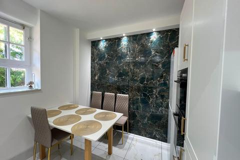 4 bedroom flat to rent, Chalton Street, London NW1