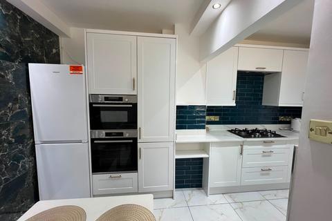 4 bedroom flat to rent, Chalton Street, London NW1