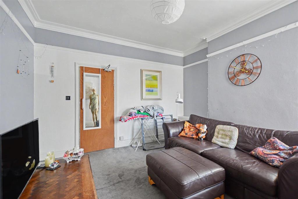 House in Nottingham, Beeston Rylands - More
