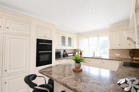 4 bedroom semi-detached house for sale, Sutton Avenue, Peacehaven