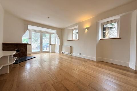 4 bedroom detached house to rent, Castle Road, Kingswear, Dartmouth