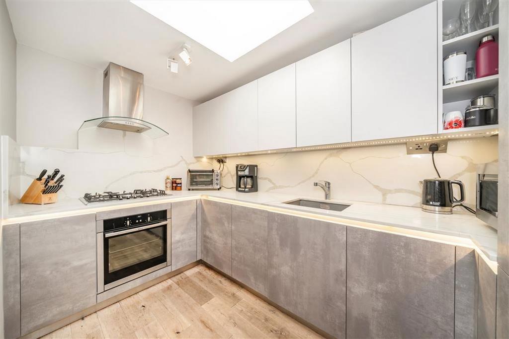 Apartment in London - View 4