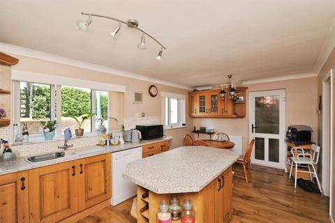 4 bedroom detached house for sale, Butchers Lane, Three Oaks, Hastings