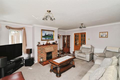 4 bedroom detached house for sale, Butchers Lane, Three Oaks, Hastings