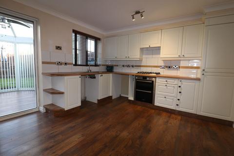 3 bedroom terraced house to rent, Great Ashby Way, Stevenage SG1