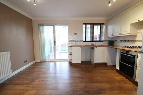 3 bedroom terraced house to rent, Great Ashby Way, Stevenage SG1
