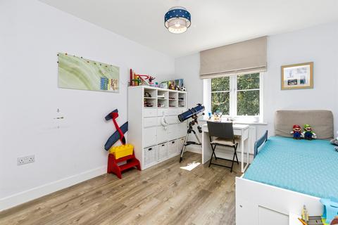 2 bedroom flat for sale, Renfields, HAYWARDS HEATH