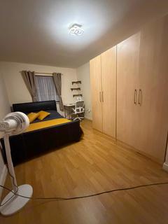 3 bedroom flat to rent, Millicent Grove, London N13