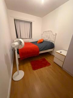3 bedroom flat to rent, Millicent Grove, London N13