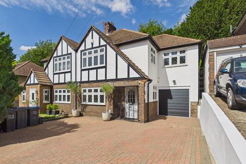 Mead Way, Coulsdon CR5