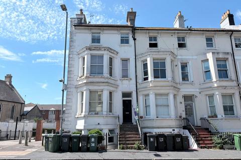 2 bedroom apartment to rent, Cavendish Place, EASTBOURNE