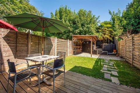 3 bedroom terraced house for sale, Arthur Close, Farnham