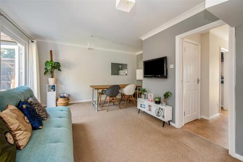 3 bedroom terraced house for sale, Arthur Close, Farnham