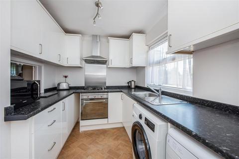 3 bedroom terraced house for sale, Arthur Close, Farnham
