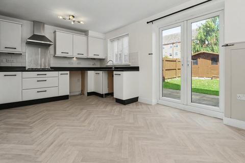 3 bedroom terraced house to rent, Park Road South, Newton-Le-Willows, WA12