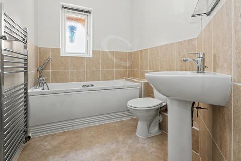 3 bedroom terraced house to rent, Park Road South, Newton-Le-Willows, WA12