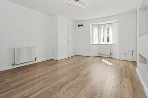 3 bedroom terraced house to rent, Park Road South, Newton-Le-Willows, WA12