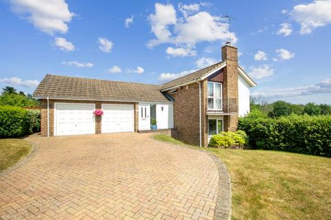 4 bedroom detached house for sale, Lynton Park Avenue, East Grinstead, RH19